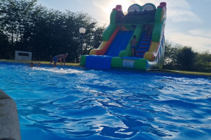 Locatie petreceri de copii piscina padure