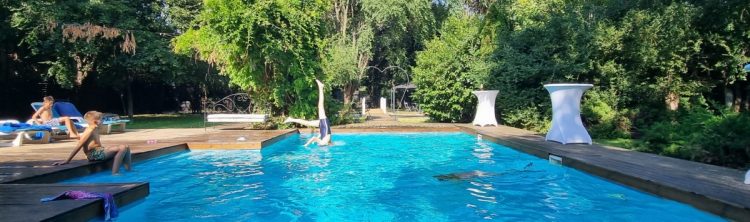 Locatie petreceri de copii piscina padure