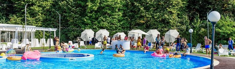 Locatie petreceri de copii piscina padure